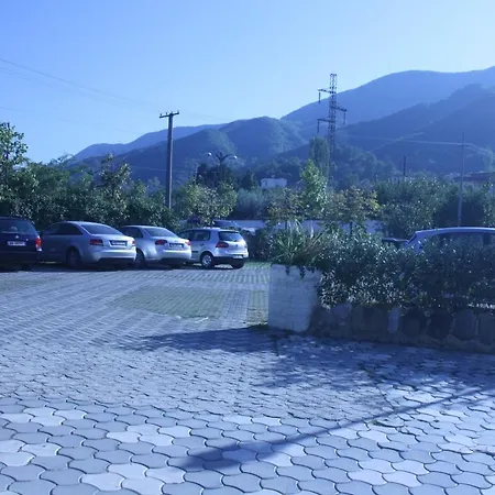 Kompleksi Alpin Hotel *